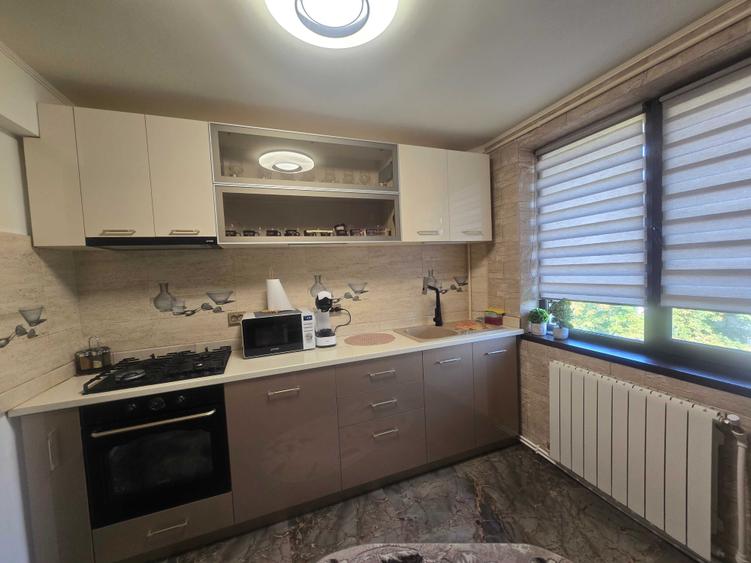 Apartament cu 2 camere semidecomandat în Hipodrom