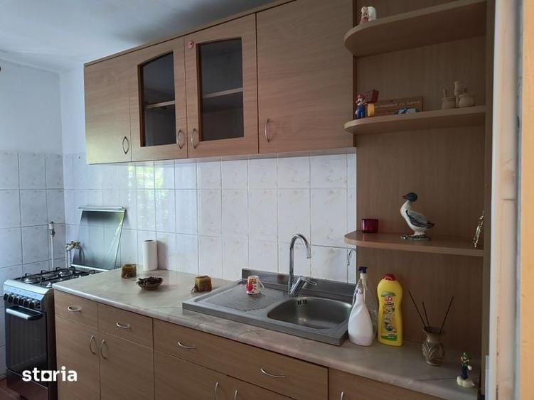 Apartament cu 2 camere semidecomandat în Enachiță Văcărescu