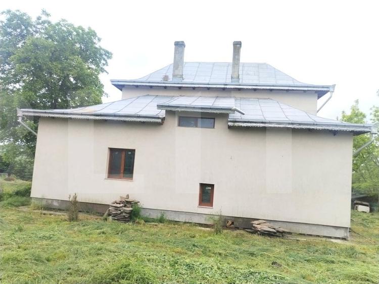 Casă individuală cu 5 camere cu Garaj în Dorohoi