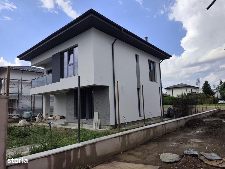 Casă cu 4 camere în Mogoșoaia