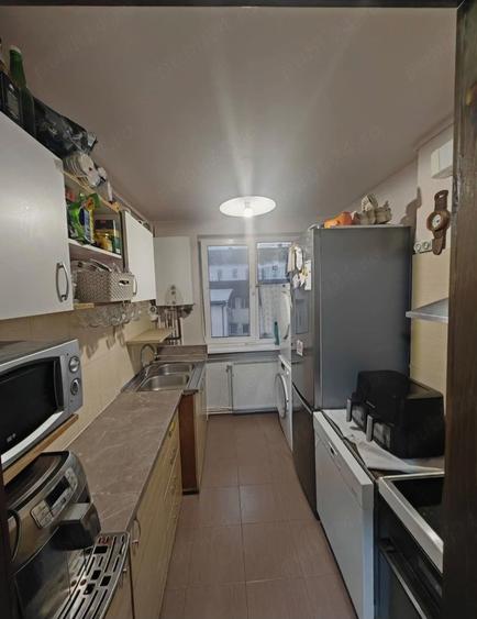 Apartament cu 3 camere semidecomandat în Deve