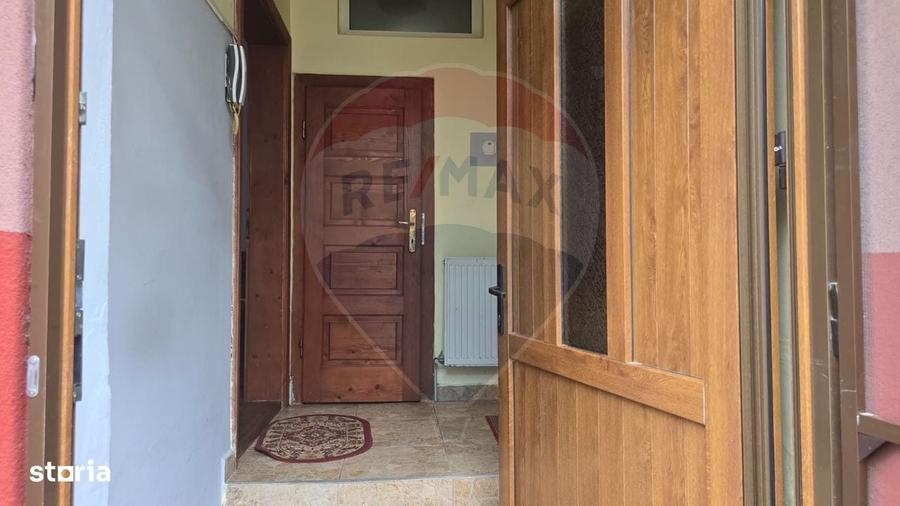 Casă cu 3 camere cu Teren 250 Mp în Central