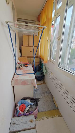 Apartament cu 3 camere semidecomandat, mobilat în Cedonia