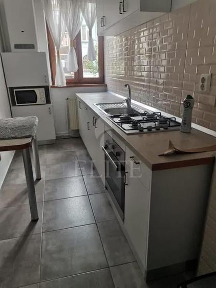 Apartament cu 3 camere decomandat, mobilat în Central