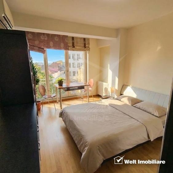 Apartament cu 3 camere semidecomandat, mobilat în Central — fotografia 1