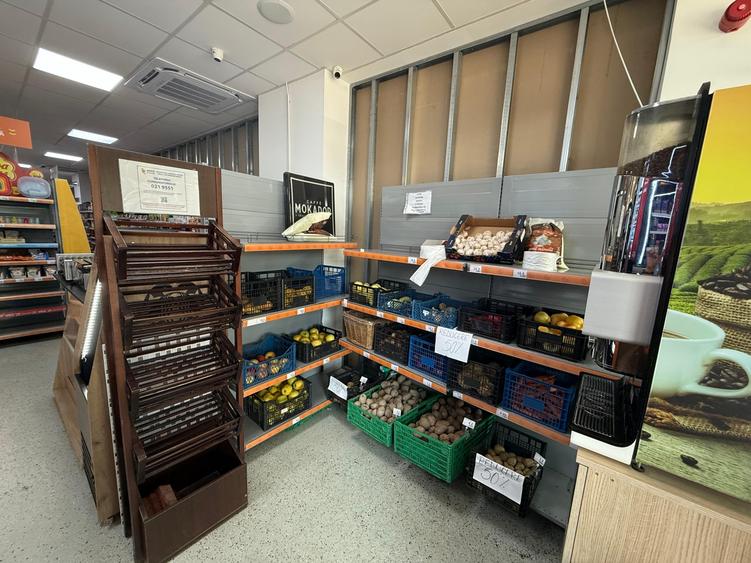 Spațiu comercial, de 204.30000305176 mp, în Far