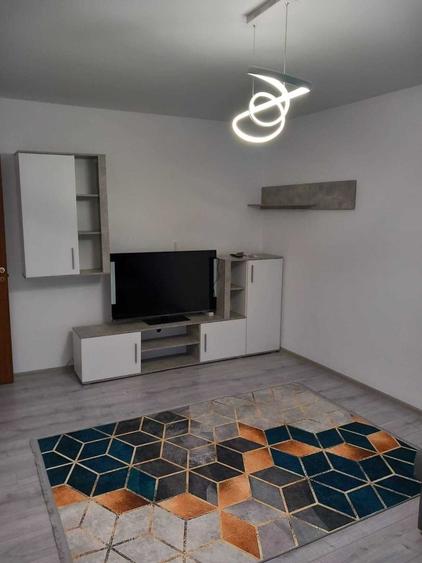 Apartament cu 2 camere decomandat în Casa de Cultură