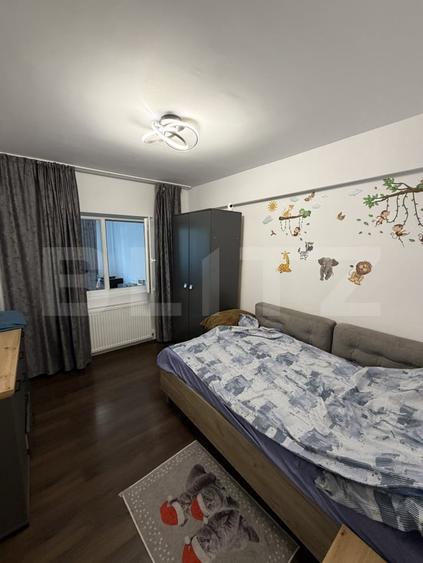 Apartament cu 4 camere decomandat, mobilat în