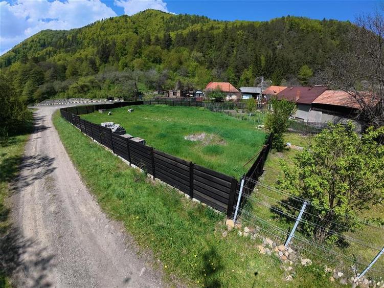 Teren intravilan de 760 mp, în Hârja