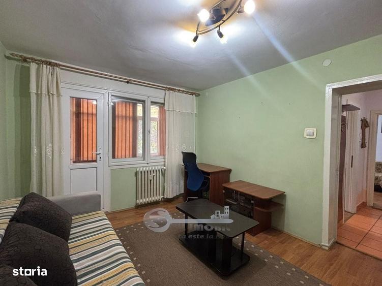 Apartament cu 3 camere semidecomandat în Sud