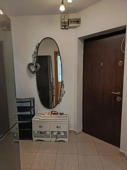 Apartament cu 3 camere decomandat, mobilat în Titan