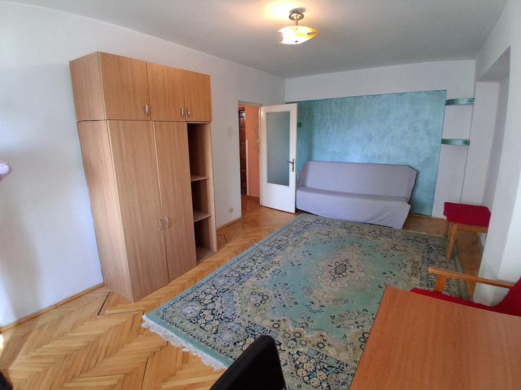 Apartament cu 3 camere decomandat în Păcurari