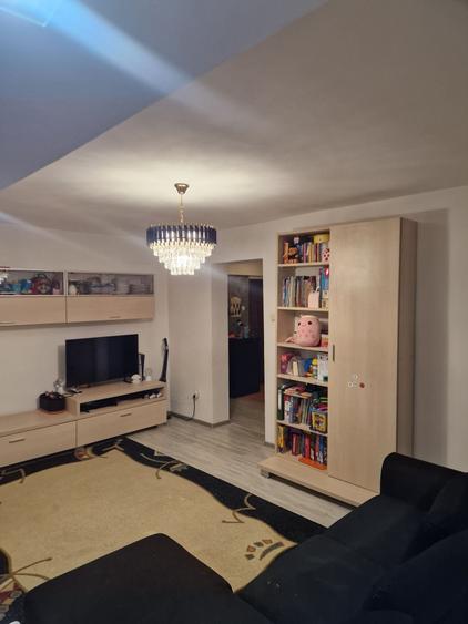Apartament cu 4 camere decomandat în Tudor