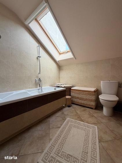 Apartament cu 3 camere decomandat în Borhanci