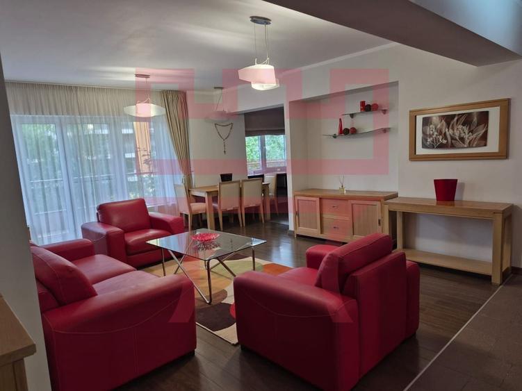 Apartament cu 3 camere semidecomandat, mobilat în Plopilor