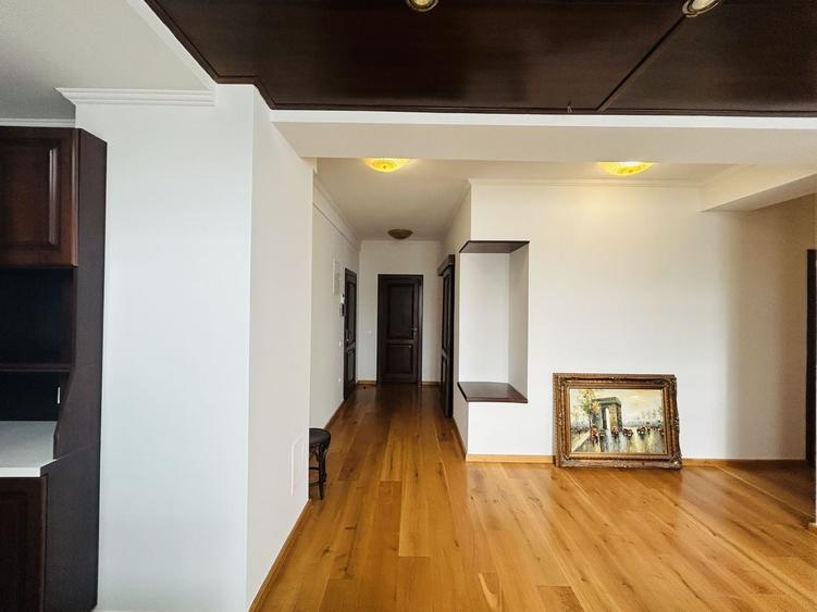 Apartament cu 4 camere în Hipodrom 1