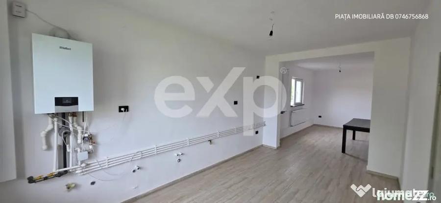 Casă cu 8 camere cu Teren 1388 Mp în Voinești
