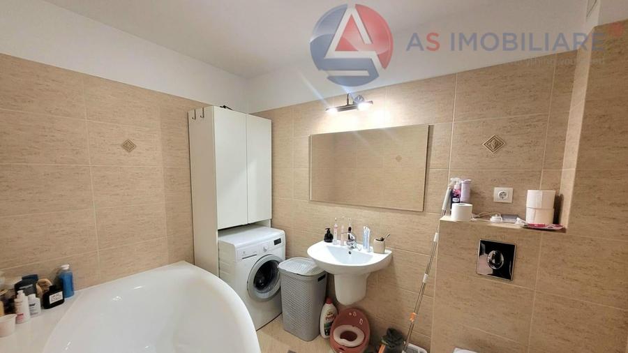 Apartament cu 2 camere decomandat în Tractorul