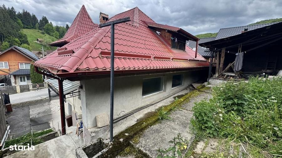 Casă cu 4 camere în Rucăr