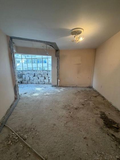 Apartament cu 3 camere în Falezei