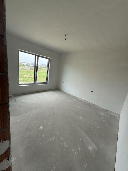 Casă cu 3 camere cu Teren 300 Mp în Joița