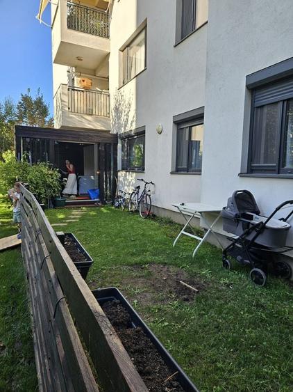 Apartament cu 3 camere semidecomandat, mobilat în Băneasa