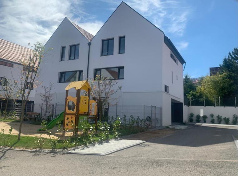 Duplex cu 4 camere cu Canalizare în Bună Ziua