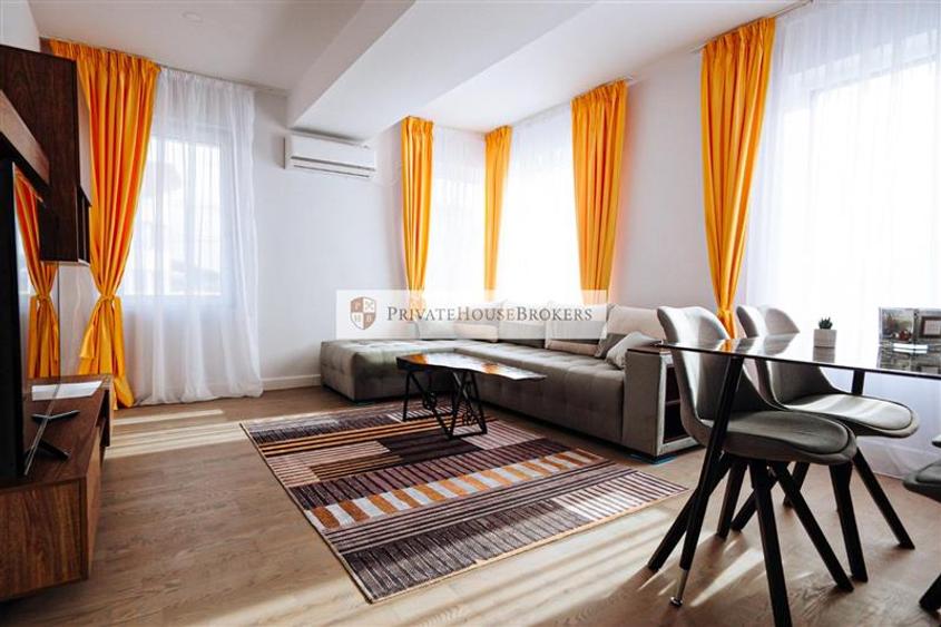 Apartament cu 3 camere semidecomandat, mobilat în Pipera