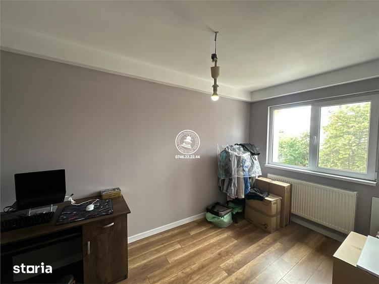 Apartament cu 3 camere semidecomandat în Tătărași