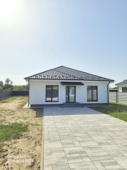 Casă cu 3 camere în Suseni