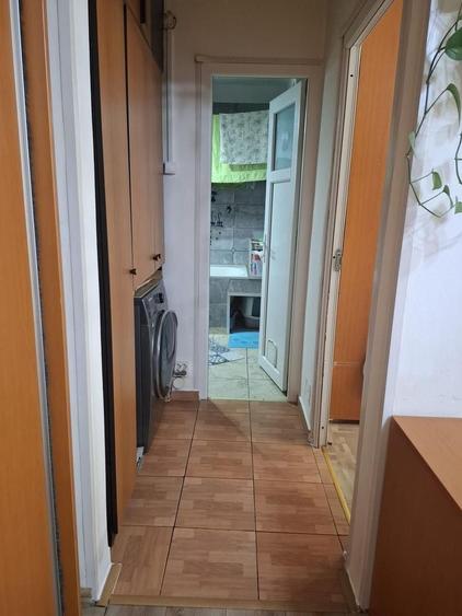 Apartament cu 3 camere semidecomandat în Brâncoveanu