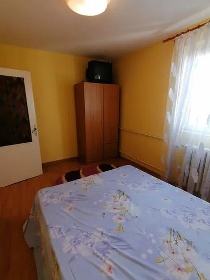 Apartament cu 2 camere semidecomandat, mobilat în Podu Roș