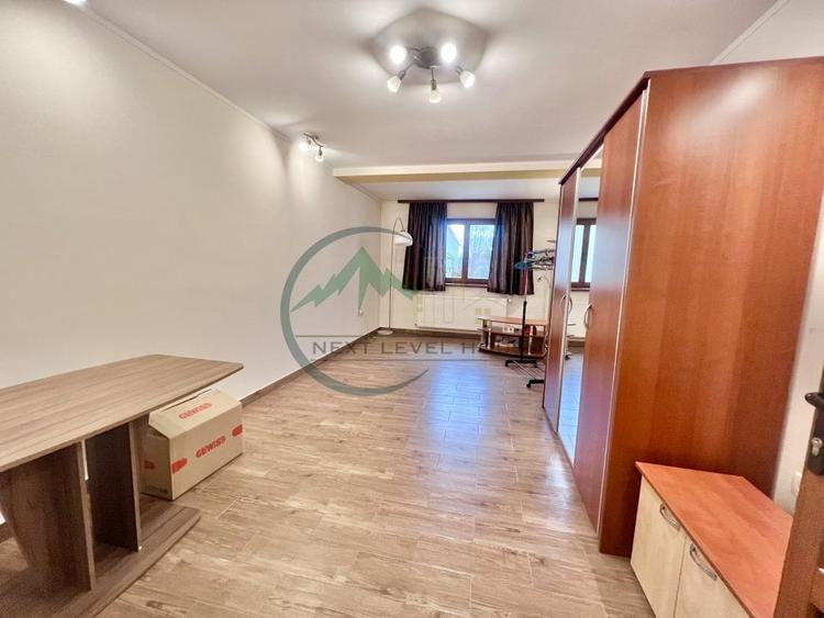 Casă individuală cu 15 camere cu Canalizare în Blumăna