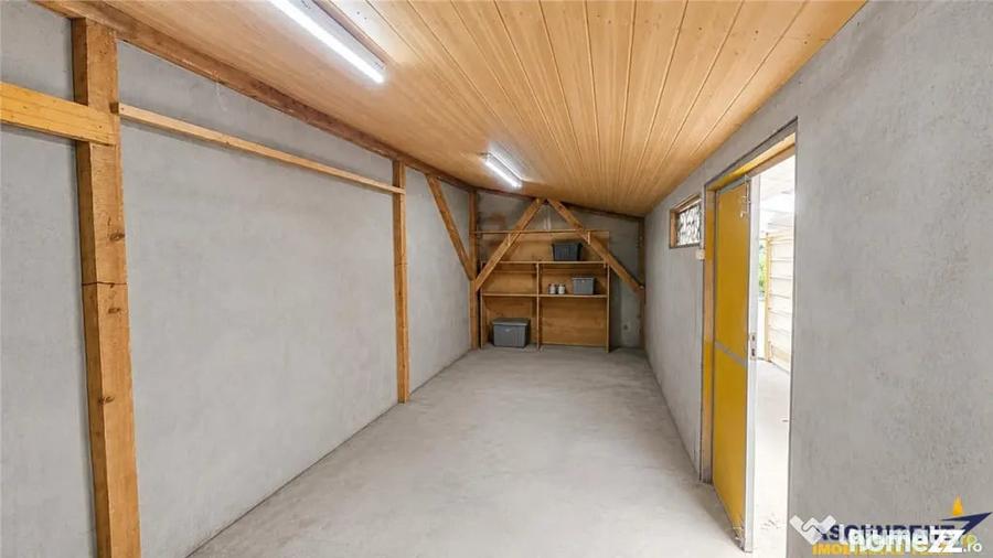 Casă cu 7 camere cu Teren 413 Mp în Florilor