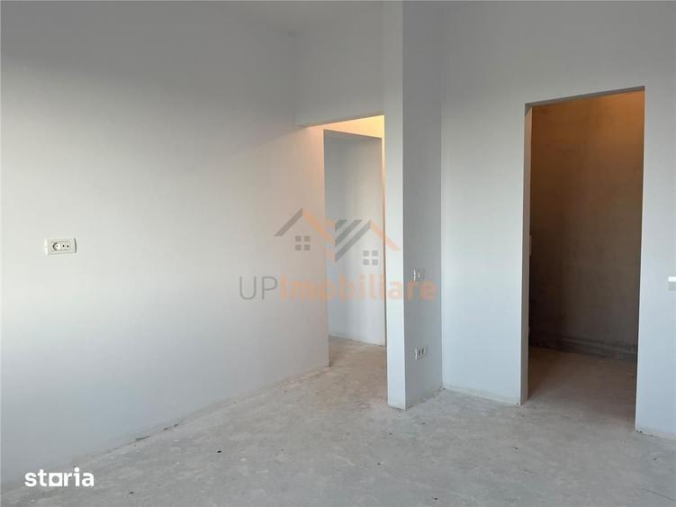 Casă cu 4 camere cu Teren 471 Mp în Sânmartin