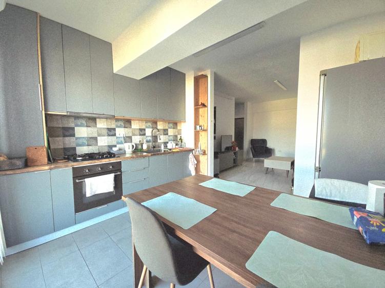 Apartament cu 2 camere decomandat în Titan