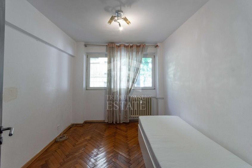 Apartament cu 3 camere semidecomandat în Mihai Bravu