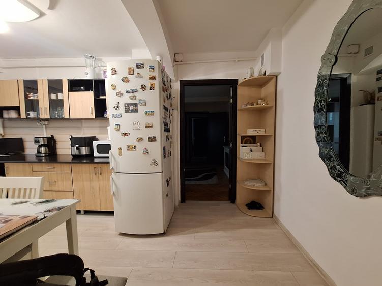 Apartament cu 3 camere semidecomandat, mobilat în Lipovei