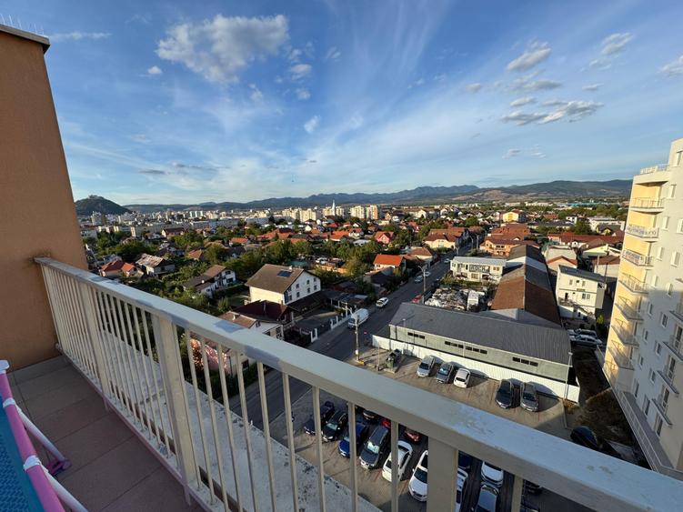 Penthouse cu 2 camere decomandat în Pietroasa