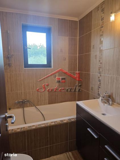 Casă cu 6 camere cu Teren 852 Mp în Central
