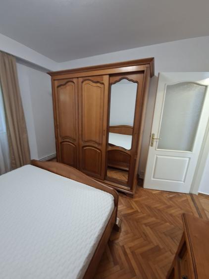 Apartament cu 3 camere decomandat în Vasile Aaron