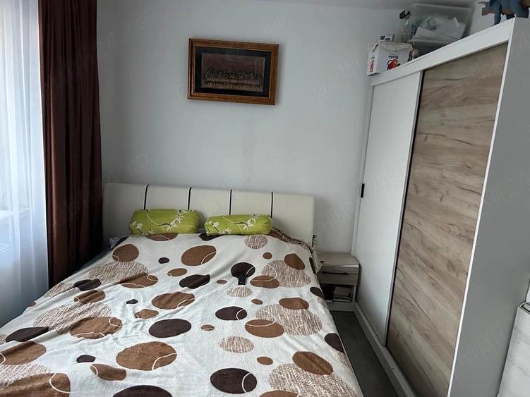 Apartament cu 3 camere semidecomandat în Micro 3