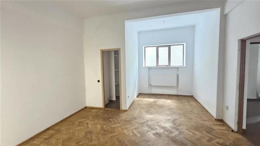Apartament cu 3 camere circular în Kogălniceanu