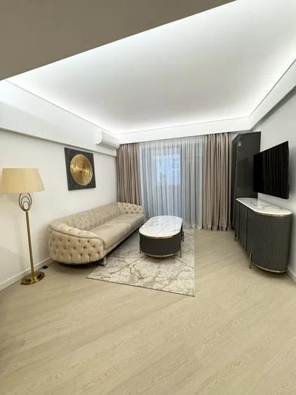 Apartament cu 3 camere semidecomandat, mobilat în Pipera