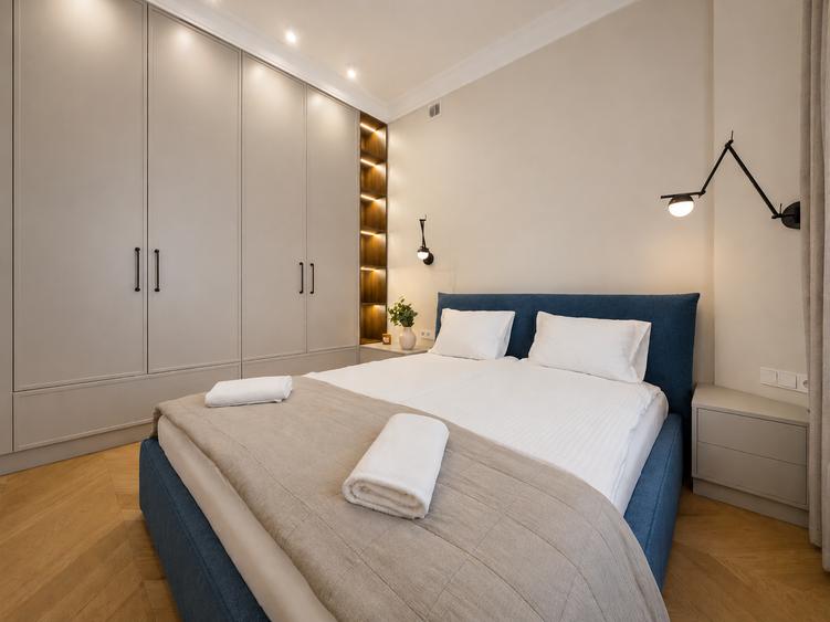 Apartament cu 4 camere decomandat în Dacia