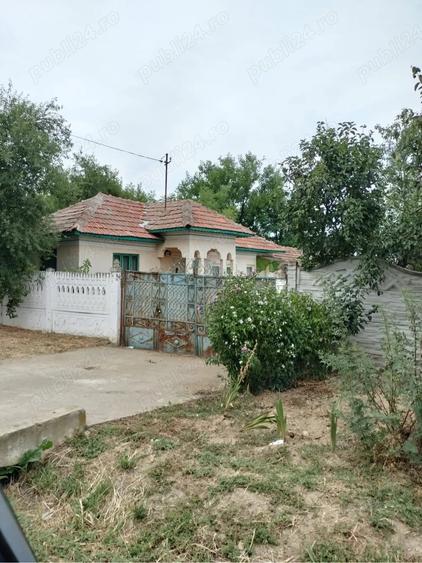 Casă cu 3 camere în Scăești