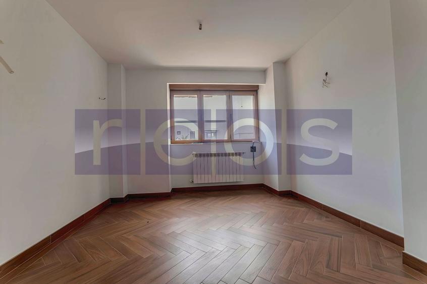 Apartament cu 3 camere semidecomandat în P-ța Dorobanți