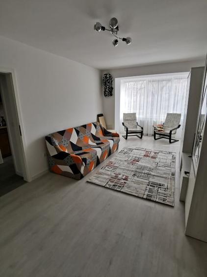 Apartament cu 2 camere semidecomandat, mobilat în Sinaia