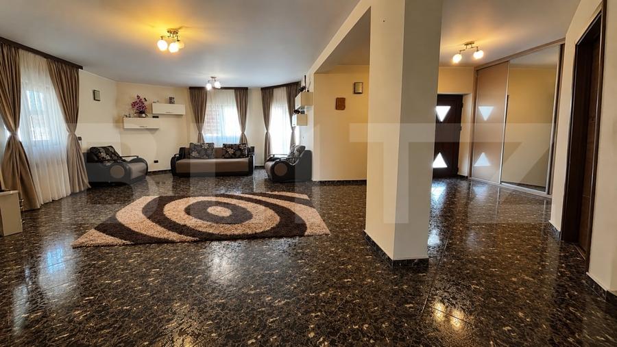 Casă individuală cu 6 camere cu Canalizare în Cârcea