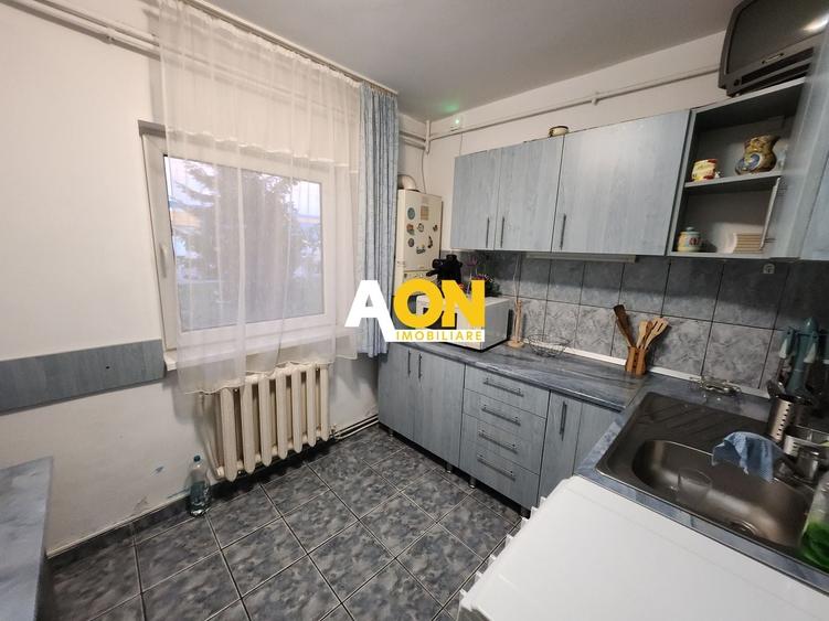 Apartament cu 4 camere decomandat în Cetate
